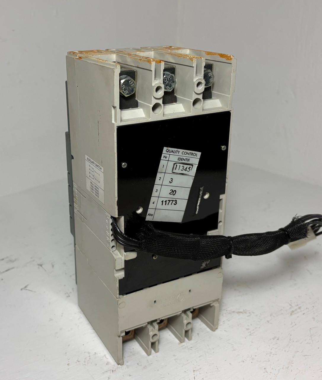 ABB S4N 250A SACE S4 Circuit Breaker 3 Pole w/ Shunt & Aux 600V PR211 250 Amp LI (EM5911-2)
