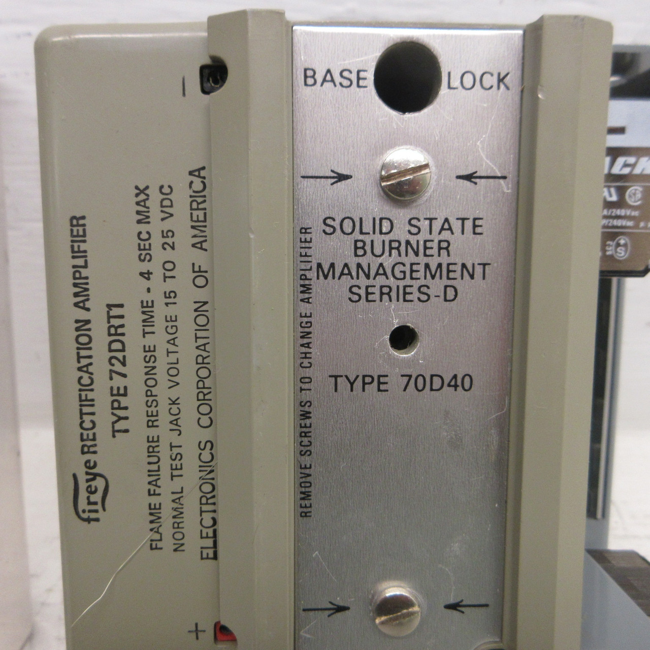 Fireye Type 70D40 Solid State Burner Management 120VAC 60Hz w/ Amplifier 72DRT1 (AH1168-1)