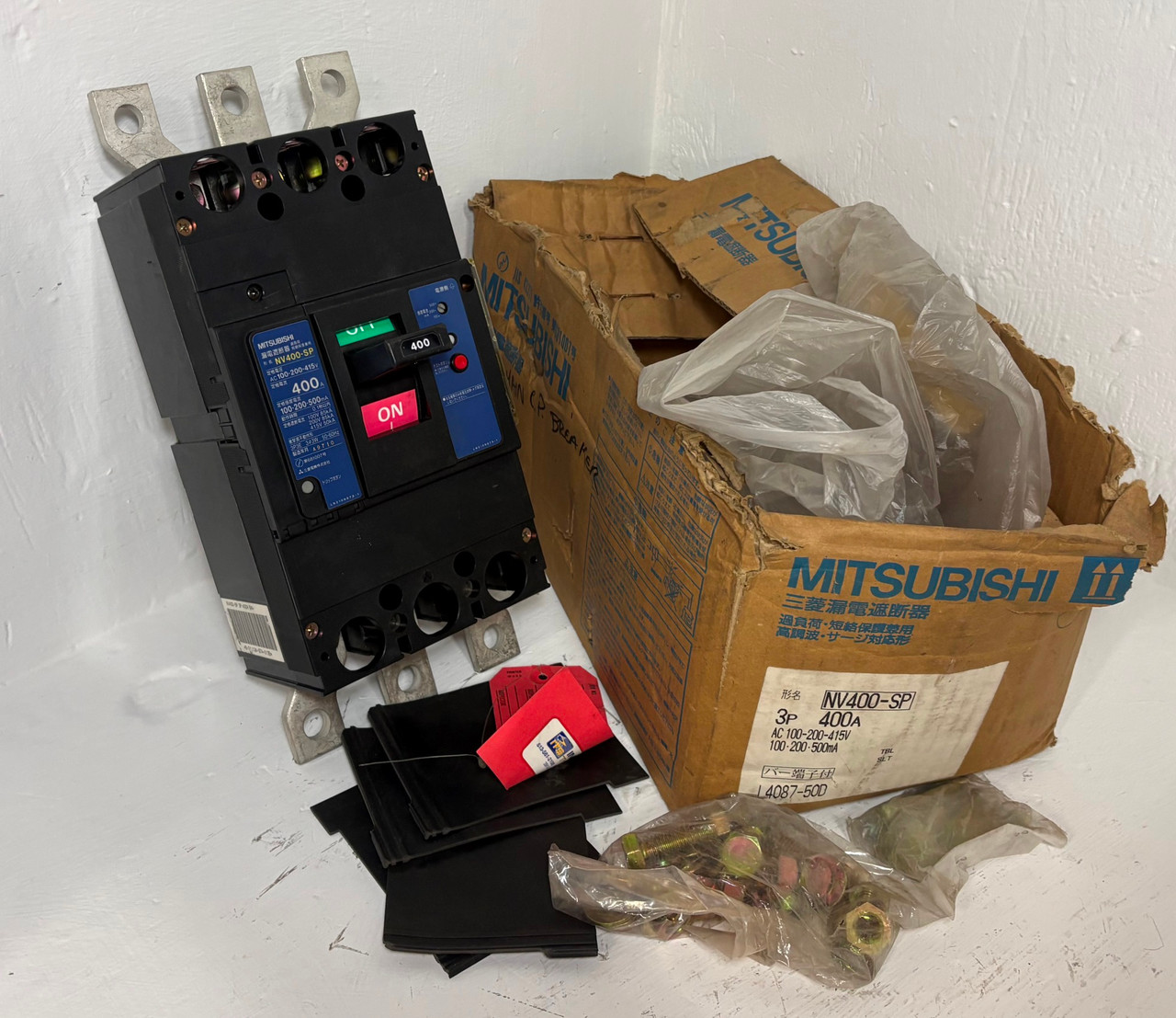 NIB Mitsubishi NV400-SP 400A Circuit Breaker NV400SP 3P 415V 400 Amp NEW (EM5914-1)