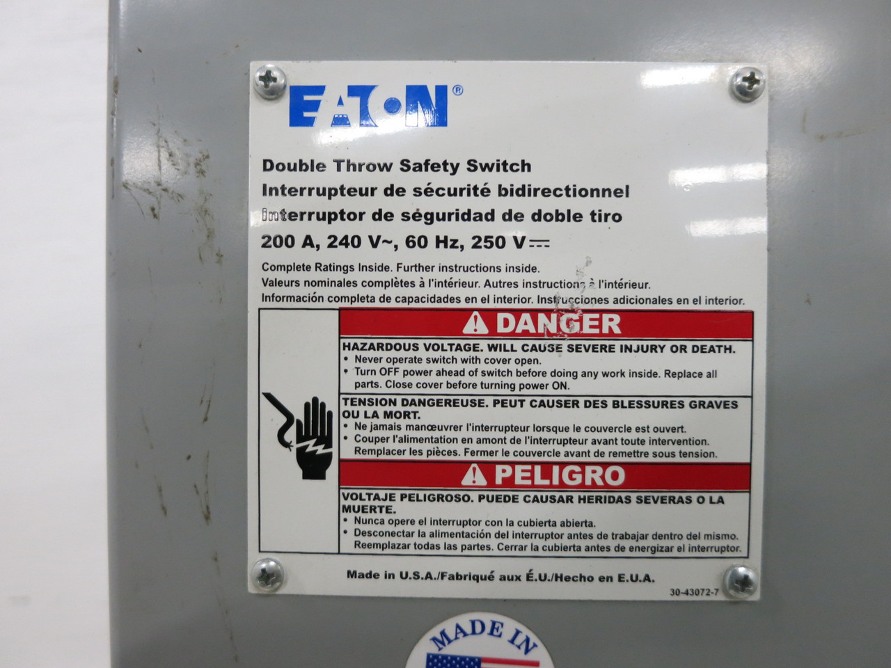 NEW Eaton DT324UGKN 200A 240V Non-Fusible Double Throw Manual Transfer Switch (DW8141-1)