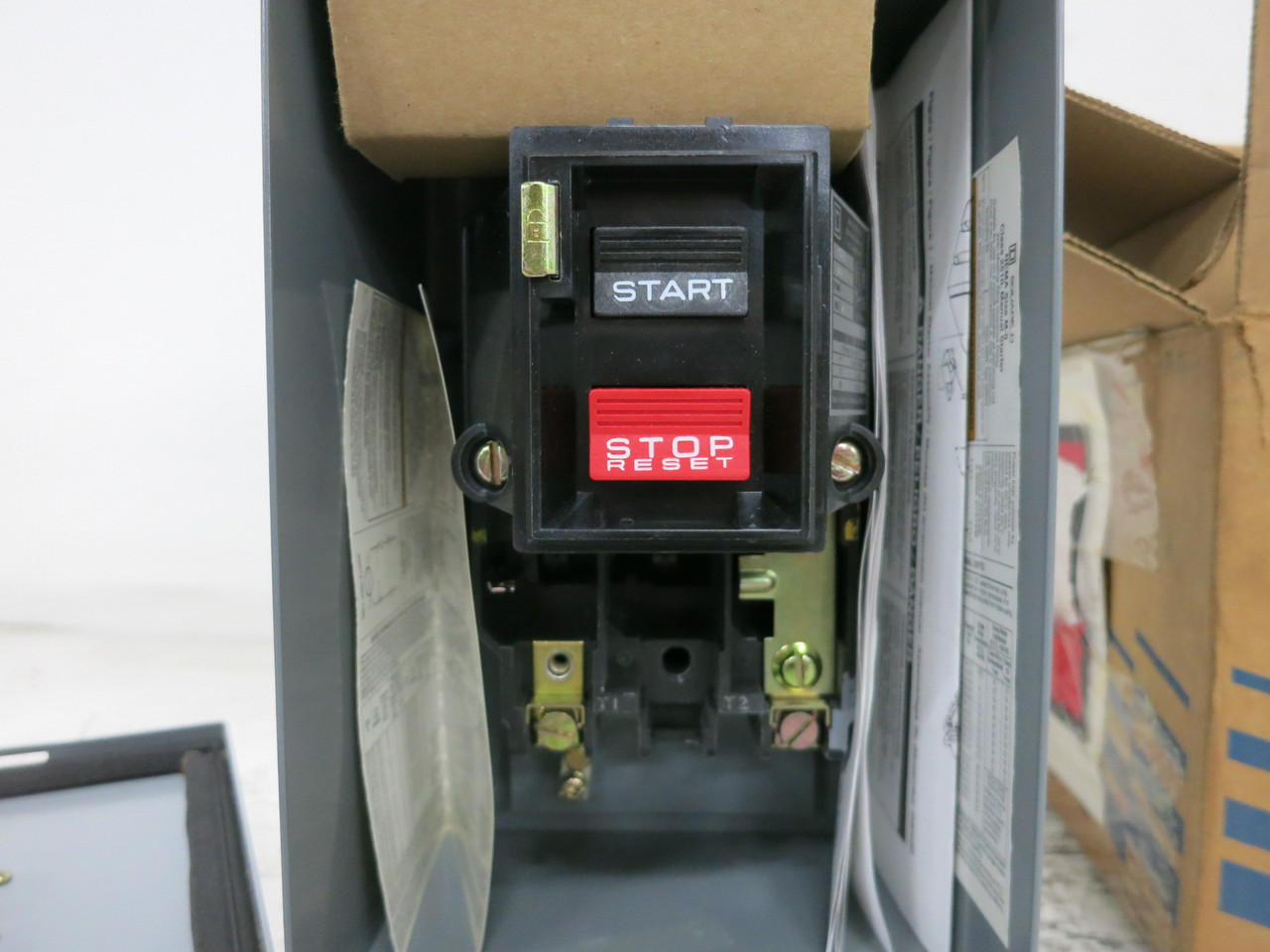NEW Square D 2510MBA1 Enclosed AC Manual Starter Size M-0 1PH 2510MBO1 Type 12 (DW8140-2)