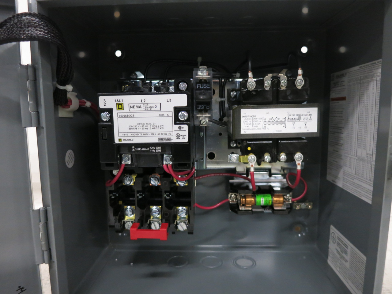 NEW Square D 8536SBO2S Enclosed Size 0 Motor Starter 120V Coil 5 HP 8536SB02S (DW8136-1)