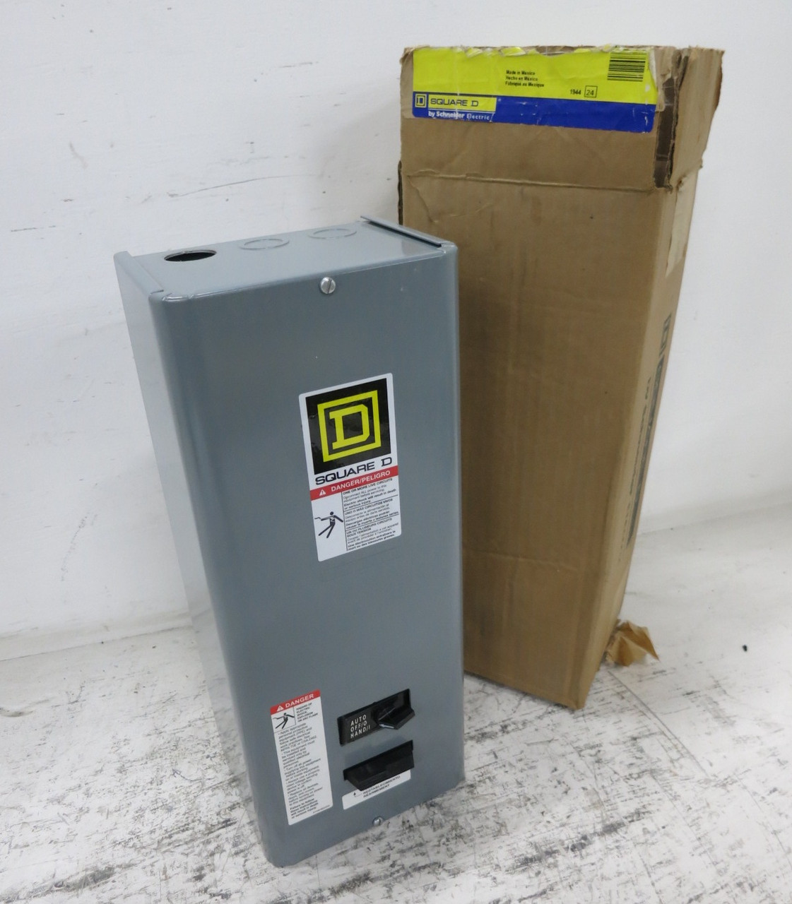 NEW Square D 8536SBO2S Enclosed Size 0 Motor Starter 208V 120V CPT 8536SBG2 FLAW (DW8159-1)