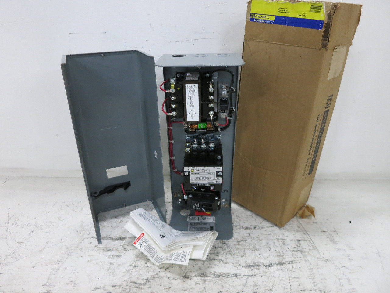 NEW Square D 8536SBO2S Enclosed Size 0 Motor Starter 208V 120V CPT 8536SBG2 FLAW (DW8159-1)