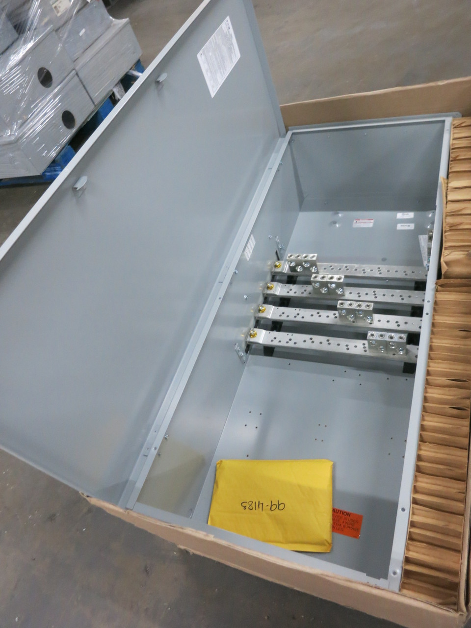 NEW Eaton 3MTB800R 800A 120/208/240V Main Terminal Box 3PH 4W 800 Amp 3R (DW8174-1)