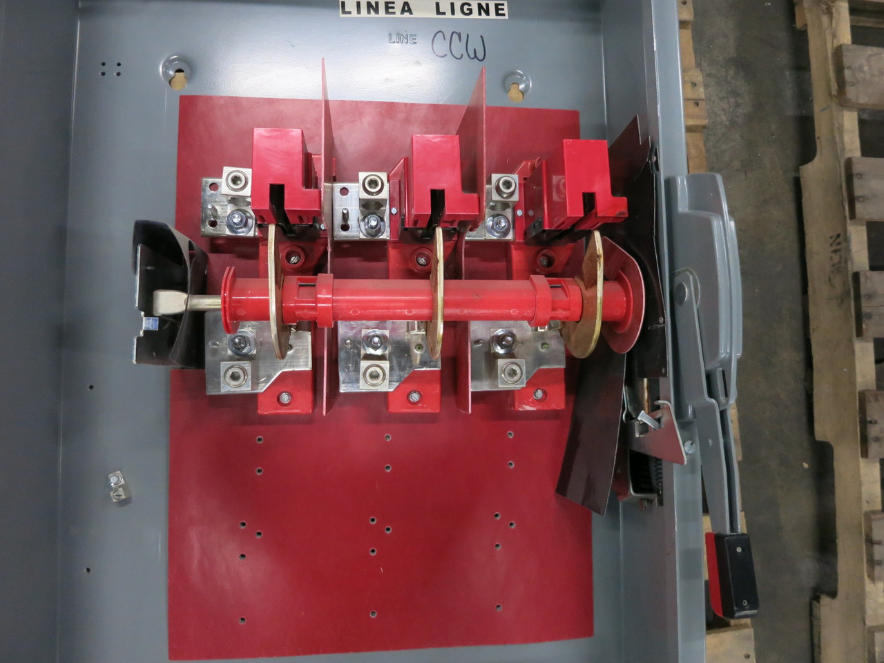 Square D HU365 400A 600V Non-Fusible Safety Switch Disconnect 400 Amp HU-365 E04 (DW8176-1)