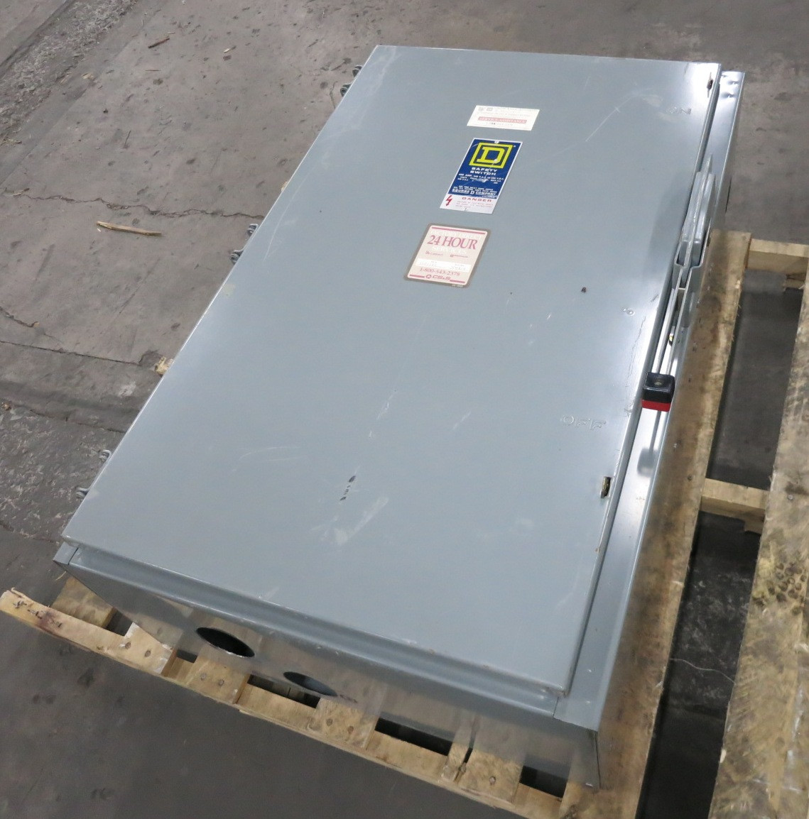 Square D H226N 600A 240V 2-Pole Fusible Safety Switch Neutral 600 Amp H226-N D2 (DW8178-1)