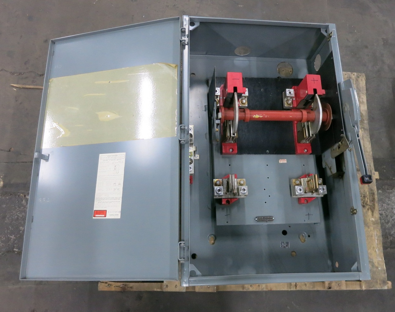 Square D H226N 600A 240V 2-Pole Fusible Safety Switch Neutral 600 Amp H226-N D2 (DW8178-1)