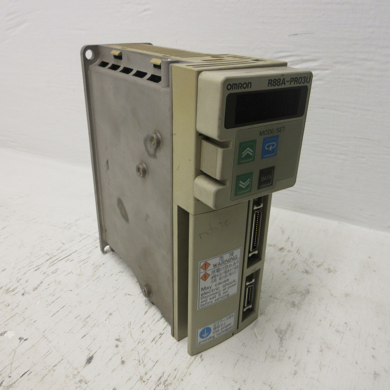 Omron R88D-UA03HA AC Servo Driver 200/230 VAC 50W 1.5A Drive 60Hz w/ R88A-PR03U (AH1225-1)