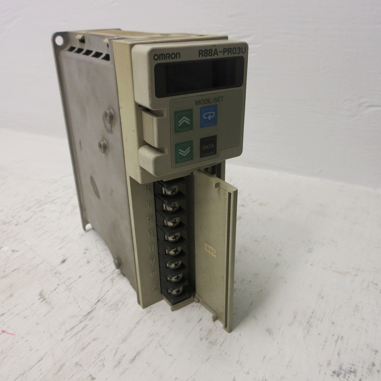 Omron R88D-UA03HA AC Servo Driver 200/230 VAC 50W 1.5A Drive 60Hz w/ R88A-PR03U (AH1225-1)