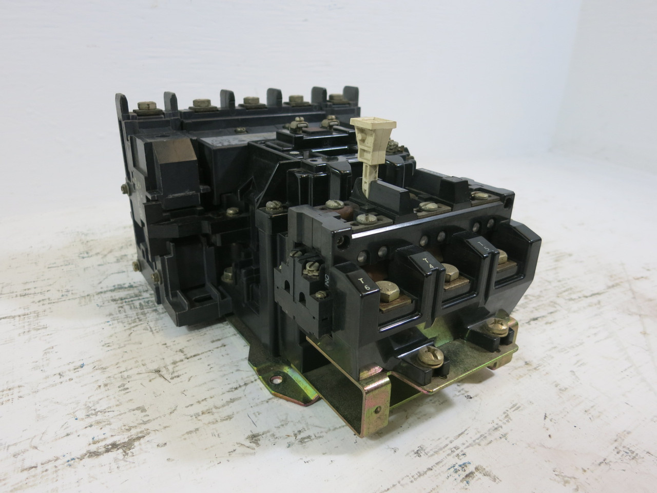 Allen Bradley 520VF-DOD Size 3 Motor Starter 120V Coil 50HP 90A 600VAC Flawed (BJ1118-1)