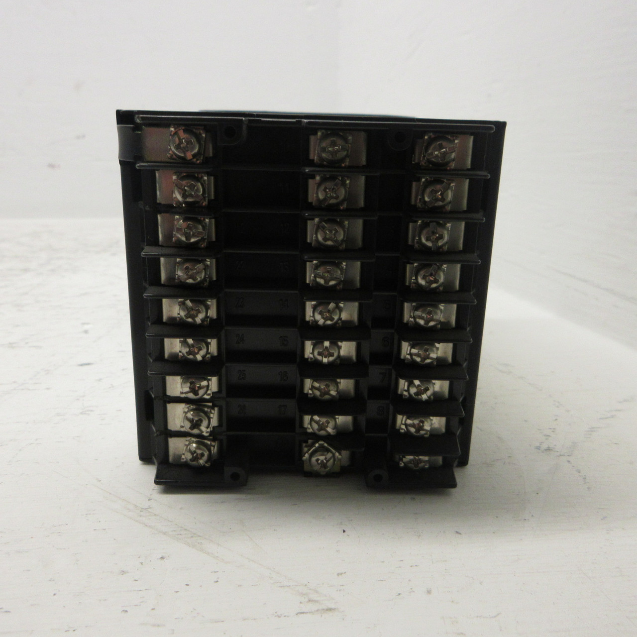 Honeywell UDC3300 Temperature Controller DC330B-KE-203-20-0A0000-E0-0 90-250VAC (AH1233-1)