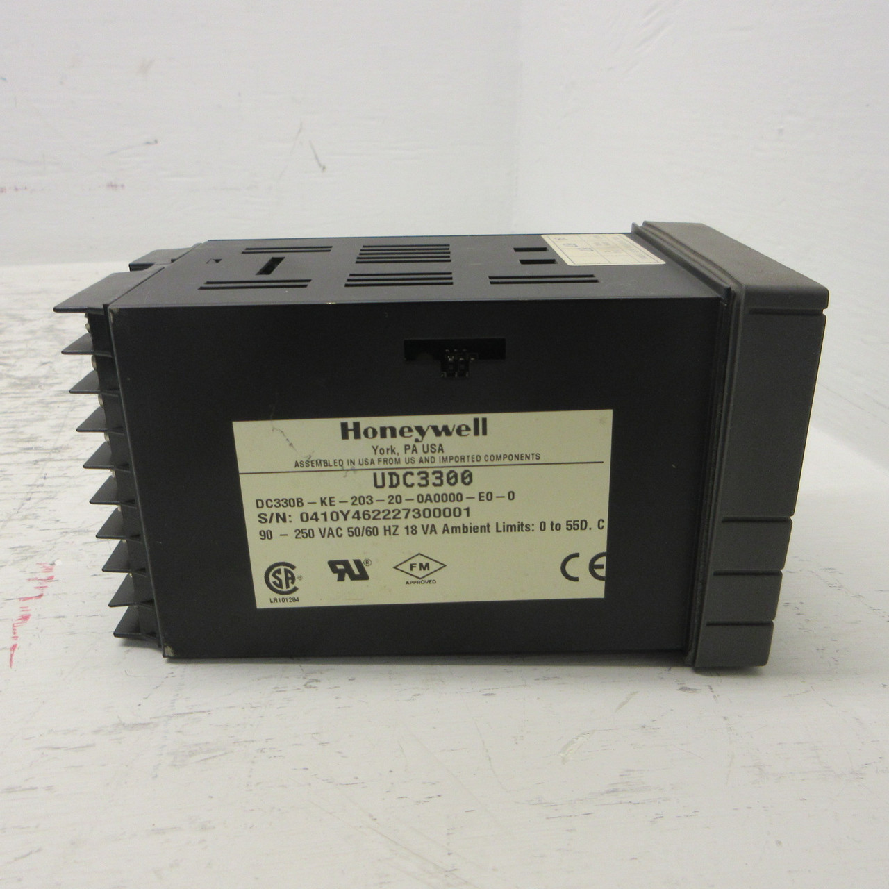 Honeywell UDC3300 Temperature Controller DC330B-KE-203-20-0A0000-E0-0 90-250VAC (AH1233-1)