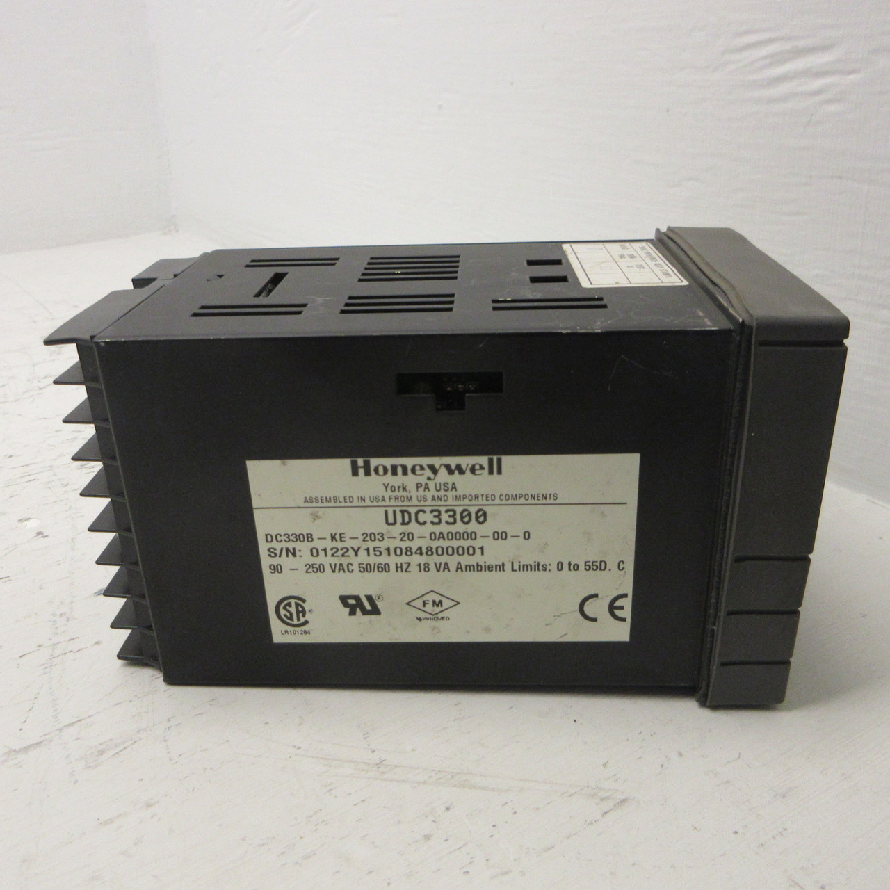 Honeywell UDC3300 Temperature Controller DC330B-KE-203-20-0A0000-00-0 90-250VAC (AH1232-1)
