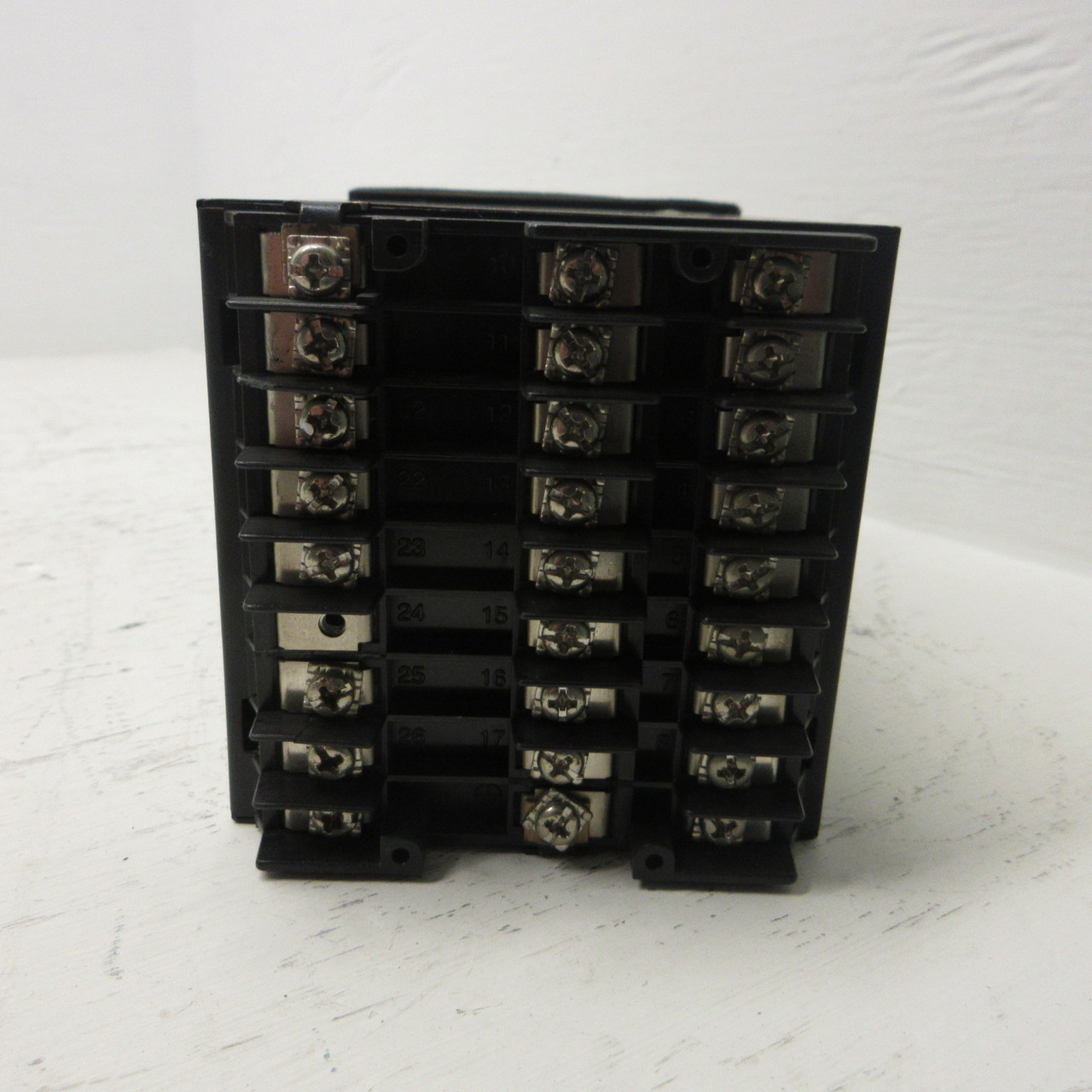 Honeywell UDC3000 Temperature Controller DC300E-E-000-20-0000-0 90-264VAC 18VA (AH1237-1)