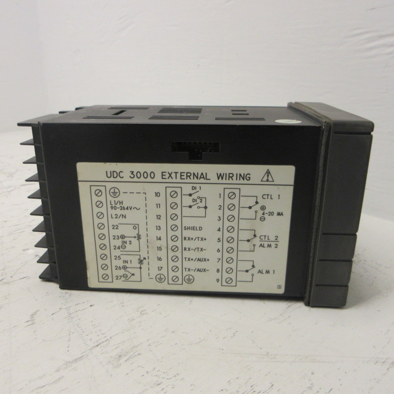 Honeywell UDC3000 Temperature Controller DC300E-E-000-20-0000-0 90-264VAC 18VA (AH1237-1)