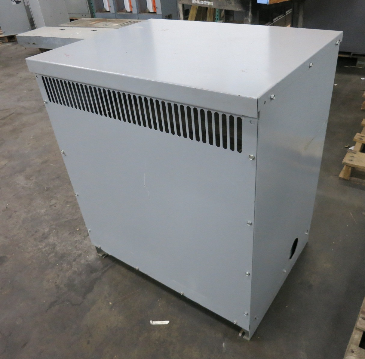 GE 75 kVA 480 Delta to 208Y/120 V 3PH Dry Type Transformer 9T83B3874 480V 208 (DW8190-1)