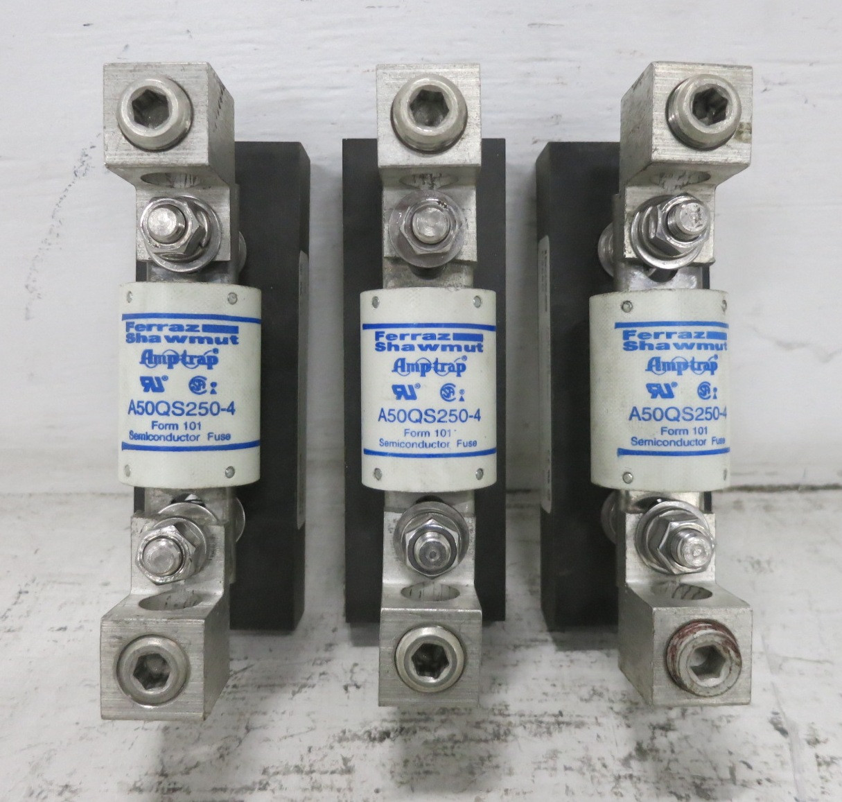 Ferraz Shawmut P266C 225-600A Fuse Block Assembly A50QS250-4 250A (SET OF 3) (DW8186-1)