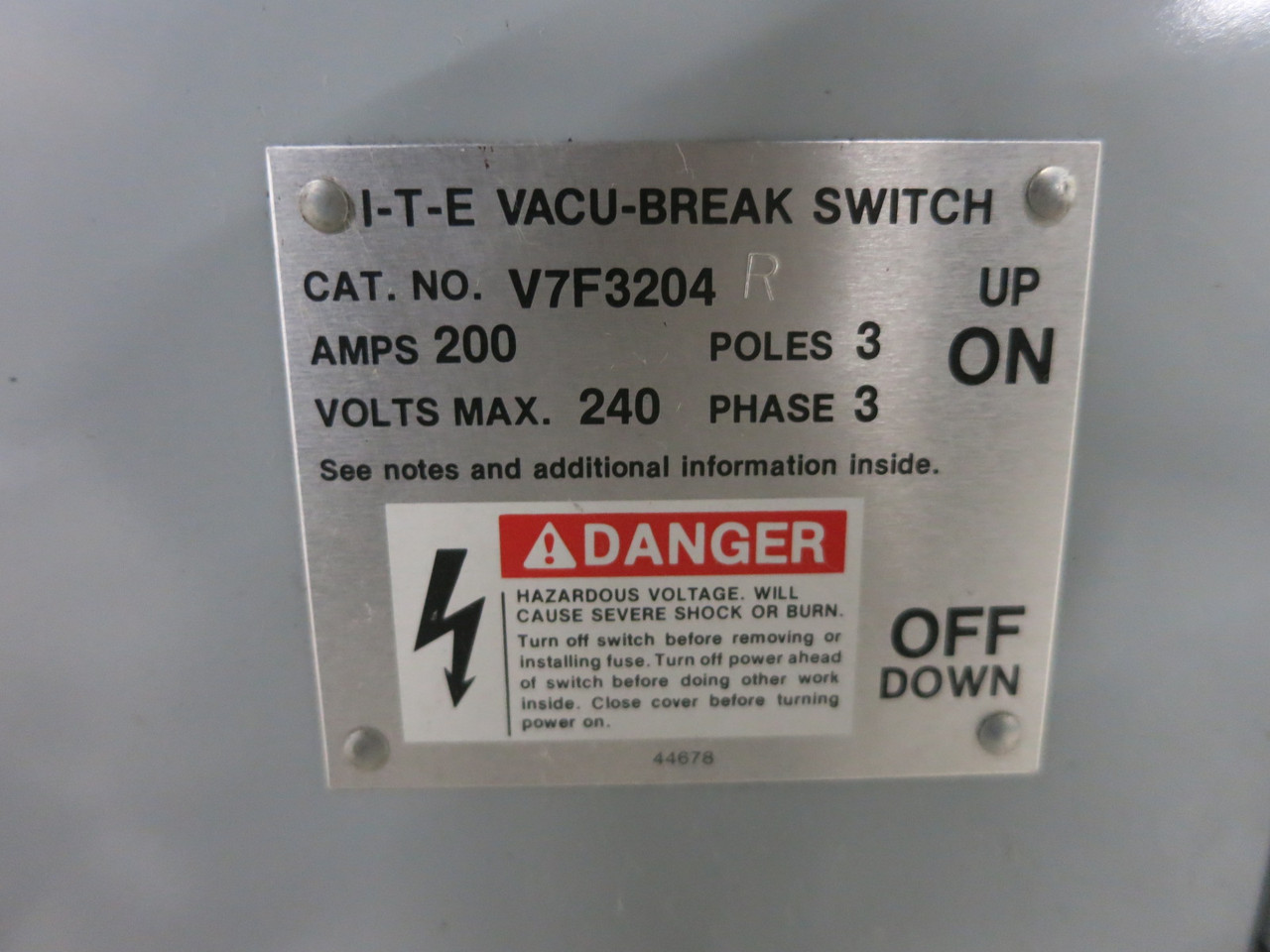 Siemens V7F3204R 200A 240V Vacu-Break Panel Board Switch w/ Hardware 200 Amp ITE (DW8197-6)
