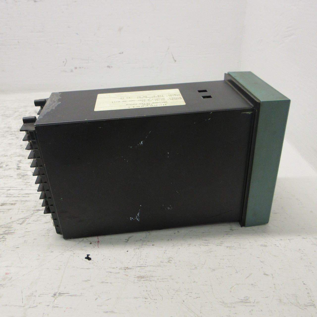 Honeywell UDC5000 Ultra-Pro Temperature Controller DC5063-0-0001-500-00-0211 (AH1251-1)