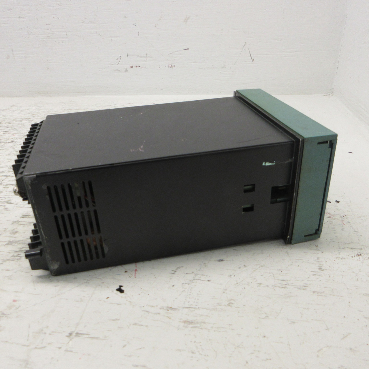 Honeywell UDC5000 Ultra-Pro Temperature Controller DC5063-0-0001-500-00-0211 (AH1251-1)