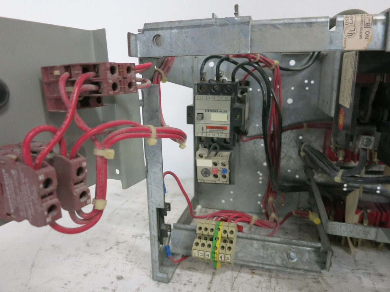 Siemens Model 90 60A Fusible Size 2 Starter 12" MCC Bucket CXL2M*3 DS26U 60 Amp (DW8203-1)