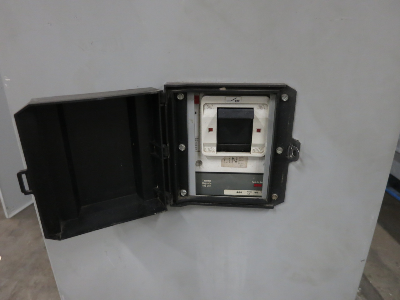 Eaton 1MCB800R 800A 120/240V Main Circuit Breaker MDL2800F 800 Amp 2P 1PH 3R (DW8210-3)