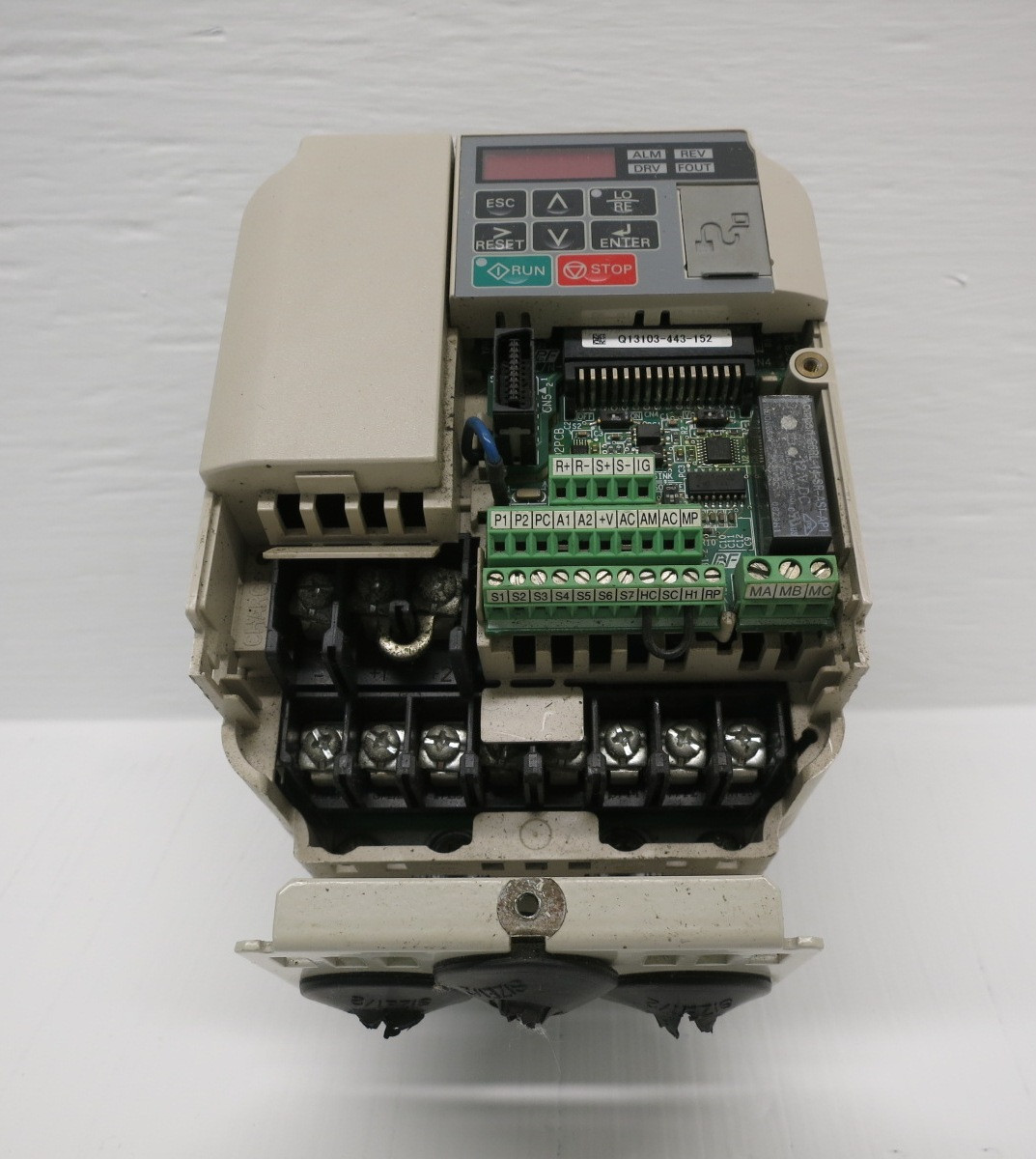 Yaskawa CIMR-VU4A0004FAA V1000 AC VS Drive 2 HP 3PH 480V V-1000 VFD Microdrive (DW8214-1)