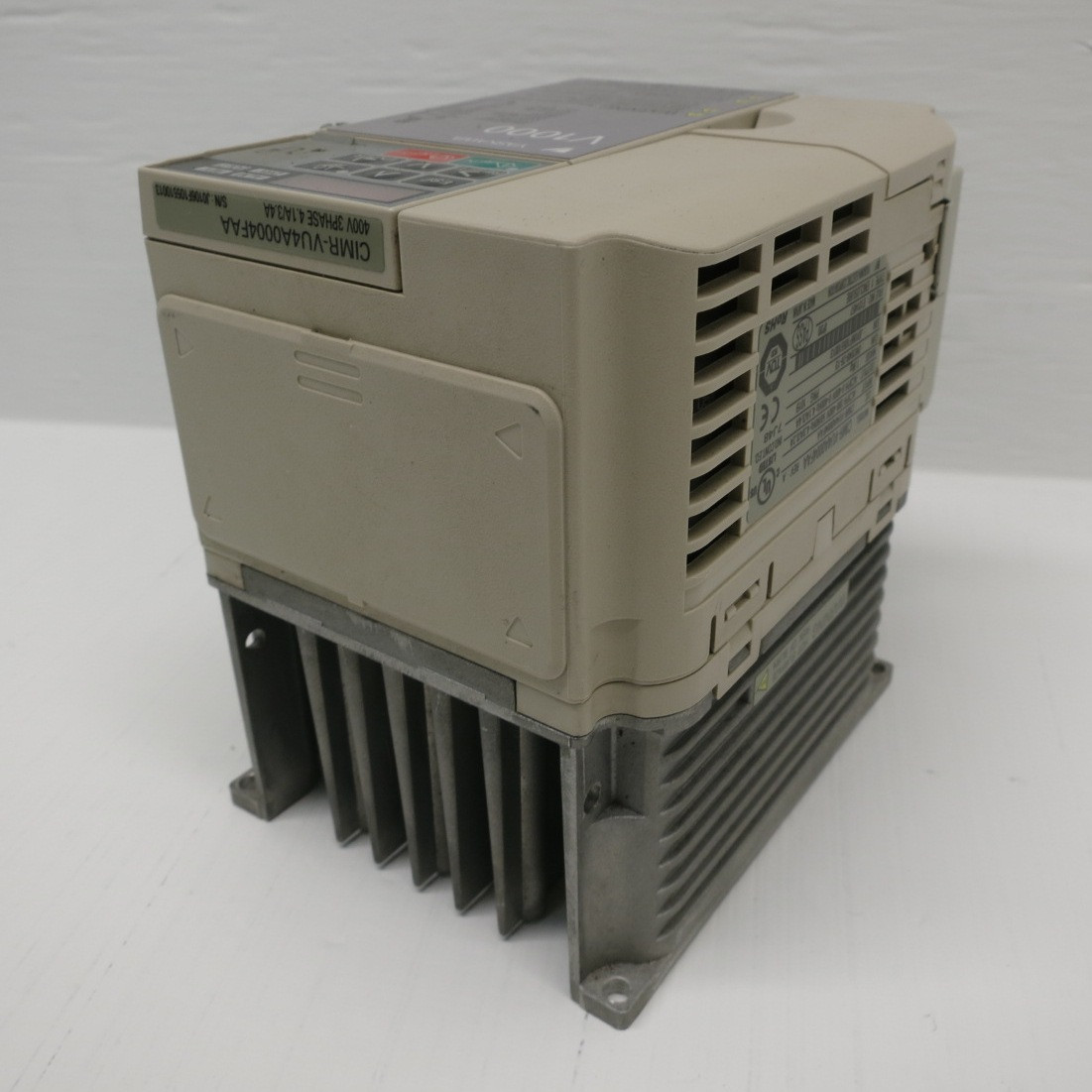 Yaskawa CIMR-VU4A0004FAA V1000 AC VS Drive 2 HP 3PH 480V V-1000 VFD Microdrive (DW8214-1)