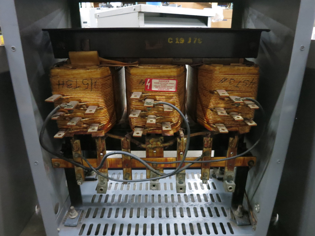 Square D 45 kVA 480 Delta to 208Y/120 V 3PH Transformer 45T3H 480V - 208 (DW8221-1)