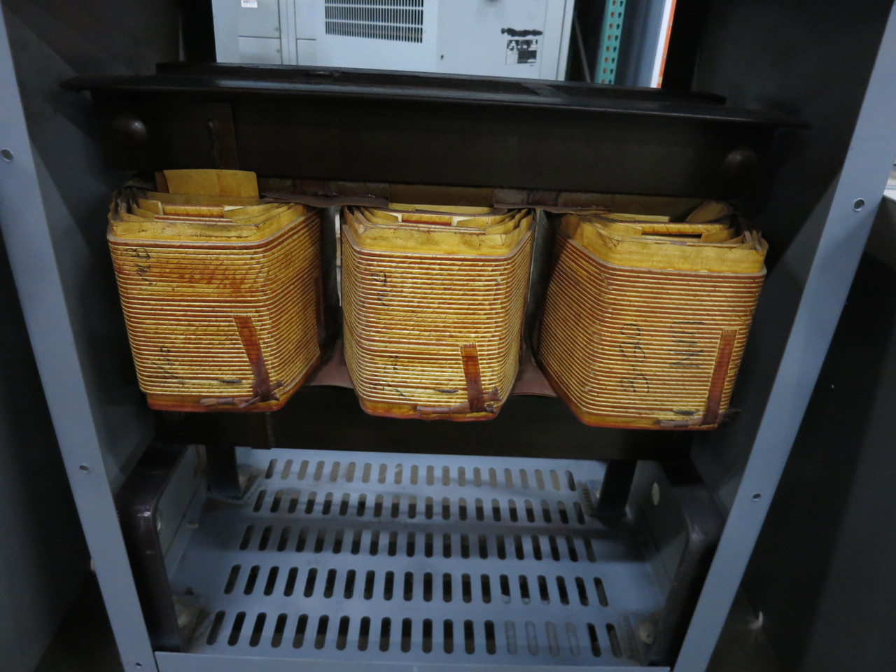 Square D 45 kVA 480 Delta to 208Y/120 V 3PH Transformer 45T3H 480V - 208 (DW8221-1)