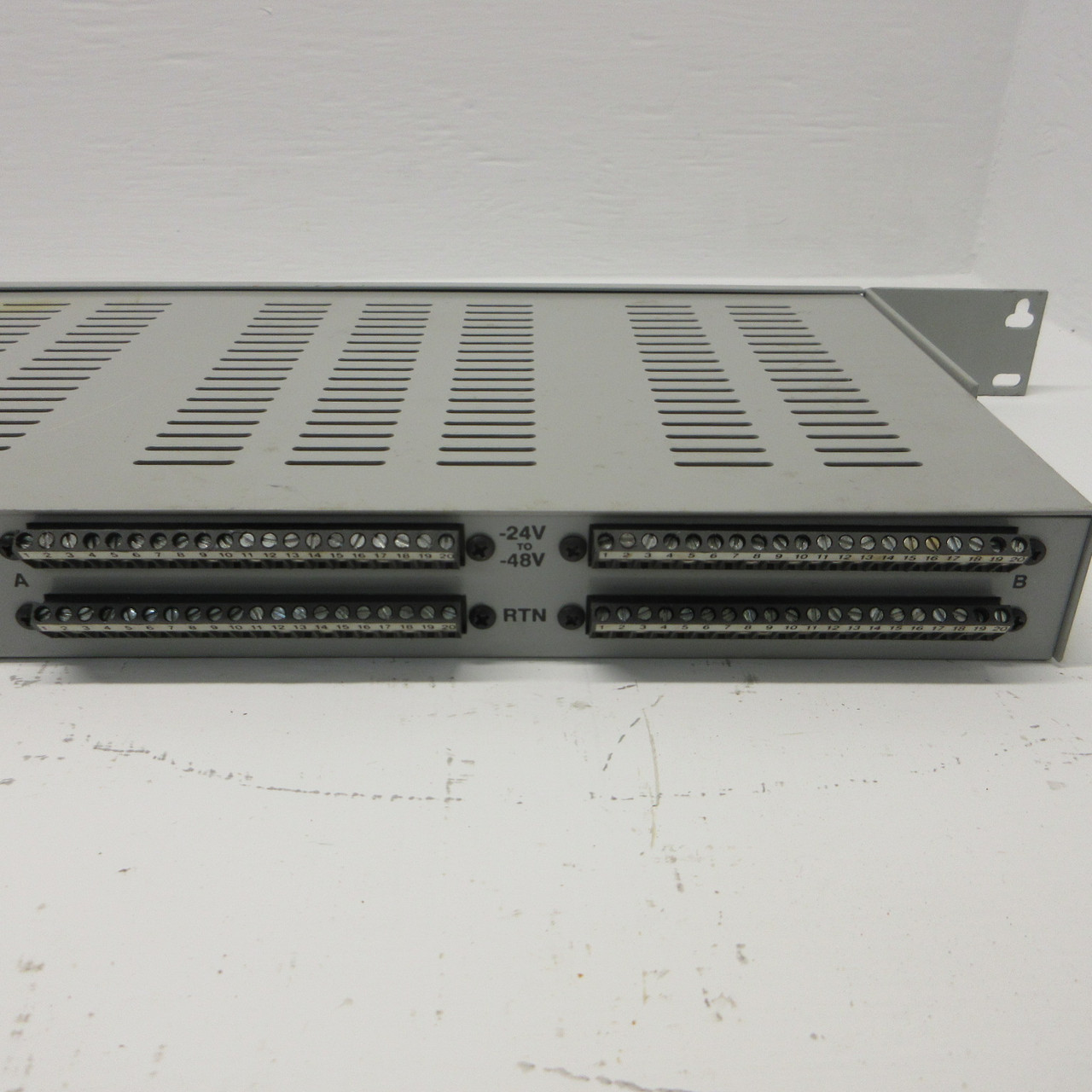 Hendry 06004-11 Rev G Input Fuse Panel 24V to 48V Mountable Fuse Panel Module (AH1286-1)