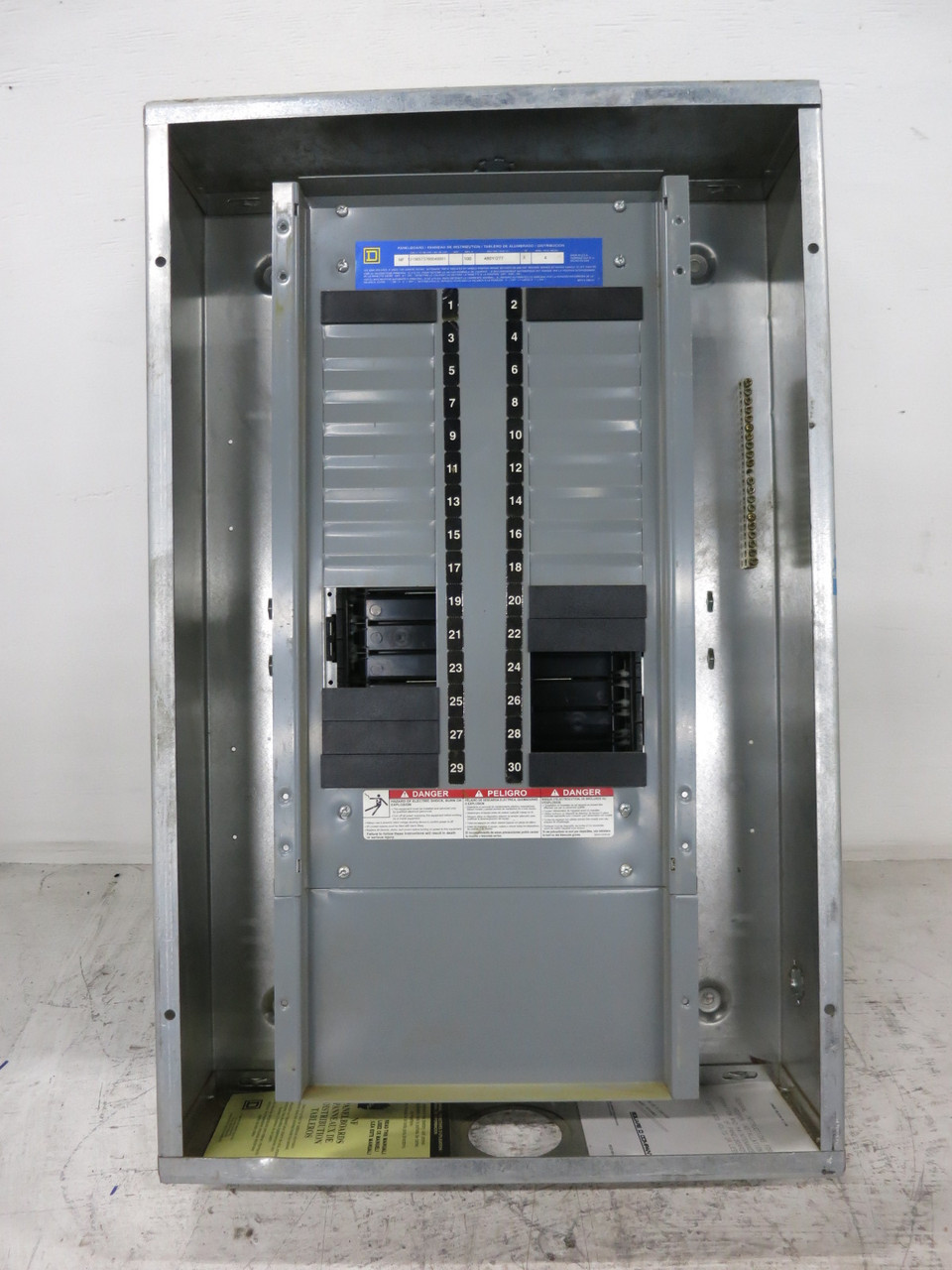 Square D 100A NF MLO Breaker Panel Board 3PH 4W 480Y/277V 100 Amp 480 30 Circuit (DW8253-1)