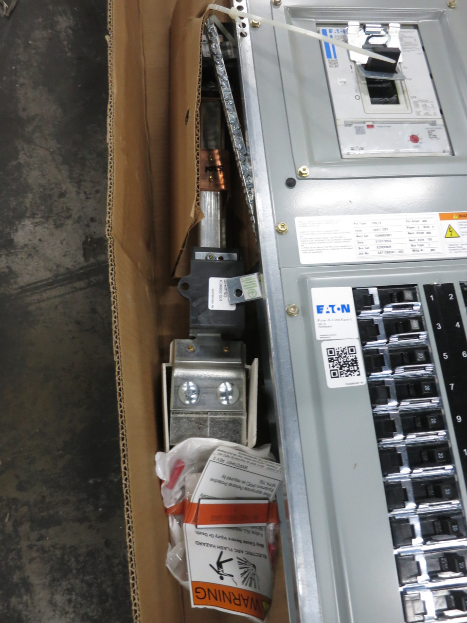 NEW Eaton PRL1X 400A 208Y/120V Main Breaker Panel Interior 3PH 4W PDD33G0400TFAN (DW8251-1)