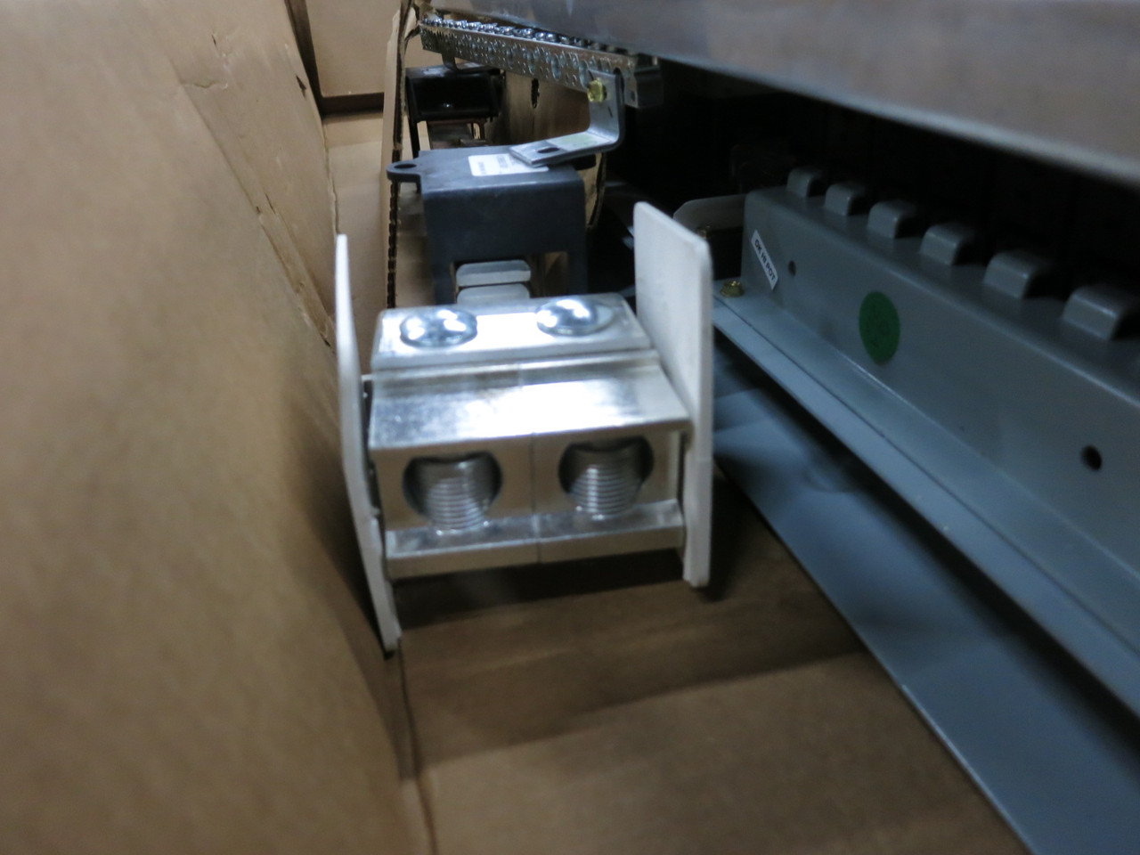 NEW Eaton PRL1X 400A 208Y/120V Main Breaker Panel Interior 3PH 4W PDD33G0400TFAN (DW8251-1)