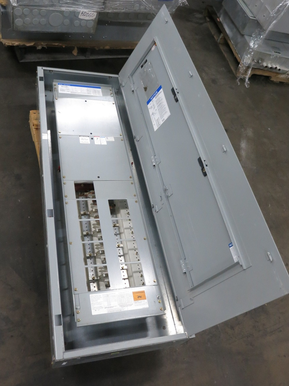 NEW Eaton PRL3a 400A 480V MLO Breaker Panel Board 3PH Pow-R-Line C 400 Amp (DW8252-1)