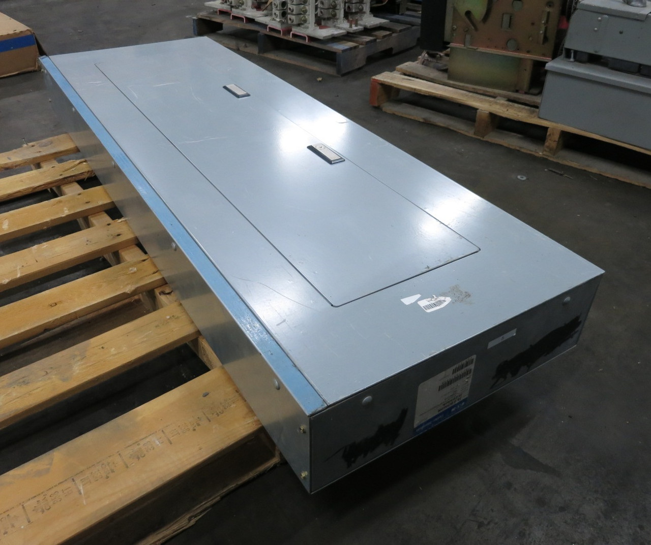 NEW Eaton PRL3a 400A 480V MLO Breaker Panel Board 3PH Pow-R-Line C 400 Amp (DW8252-1)