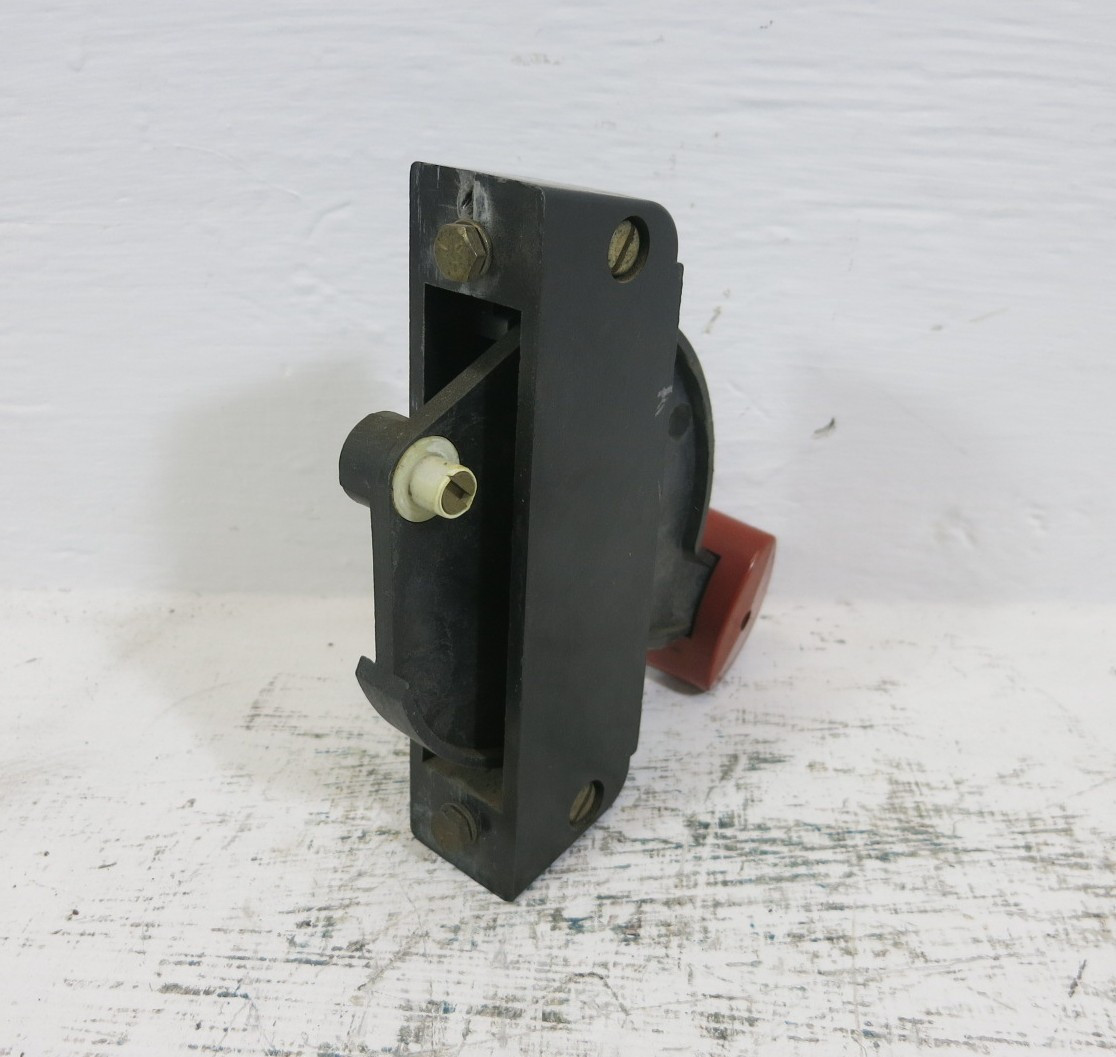 GE 8000 Handle Mechanism Assembly Motor Control Center MCC Main Disconnect Large (DW8260-11)