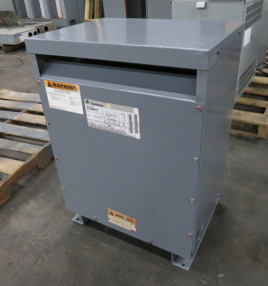GE 30 kVA 480 Delta to 208Y/120 V 3PH Dry Type Transformer 9T23B3872 480V 208 (DW8262-1)