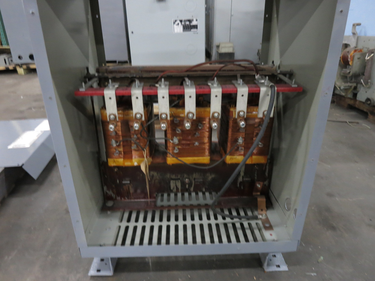 GE 30 kVA 480 Delta to 208Y/120 V 3PH Dry Type Transformer 9T23B3872 480V 208 (DW8262-1)