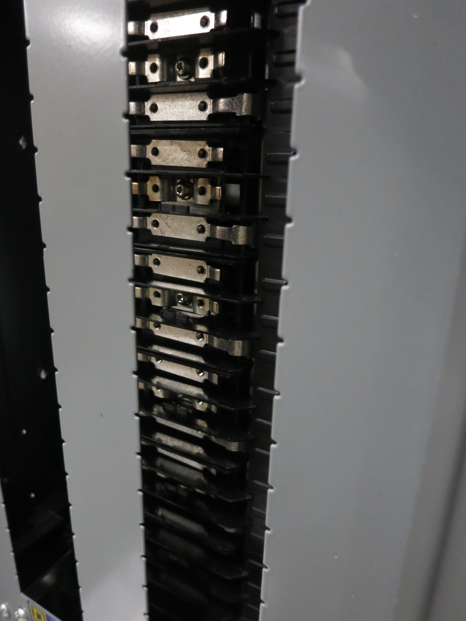 NEW Square D NQ442L2 225A 240V MLO Circuit Breaker Panel Board 3PH 4W 225 Amp (DW8265-1)