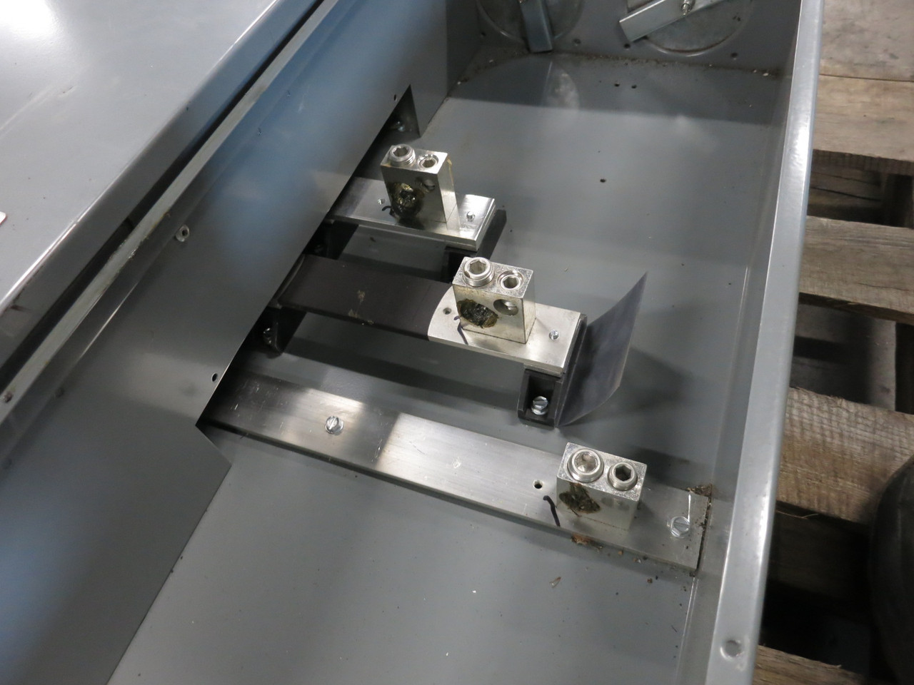 Square D MPH42-200 2 Socket Meter Center 400A Bus 120/240V 1PH Meter-Pak 400 3R (DW8271-1)