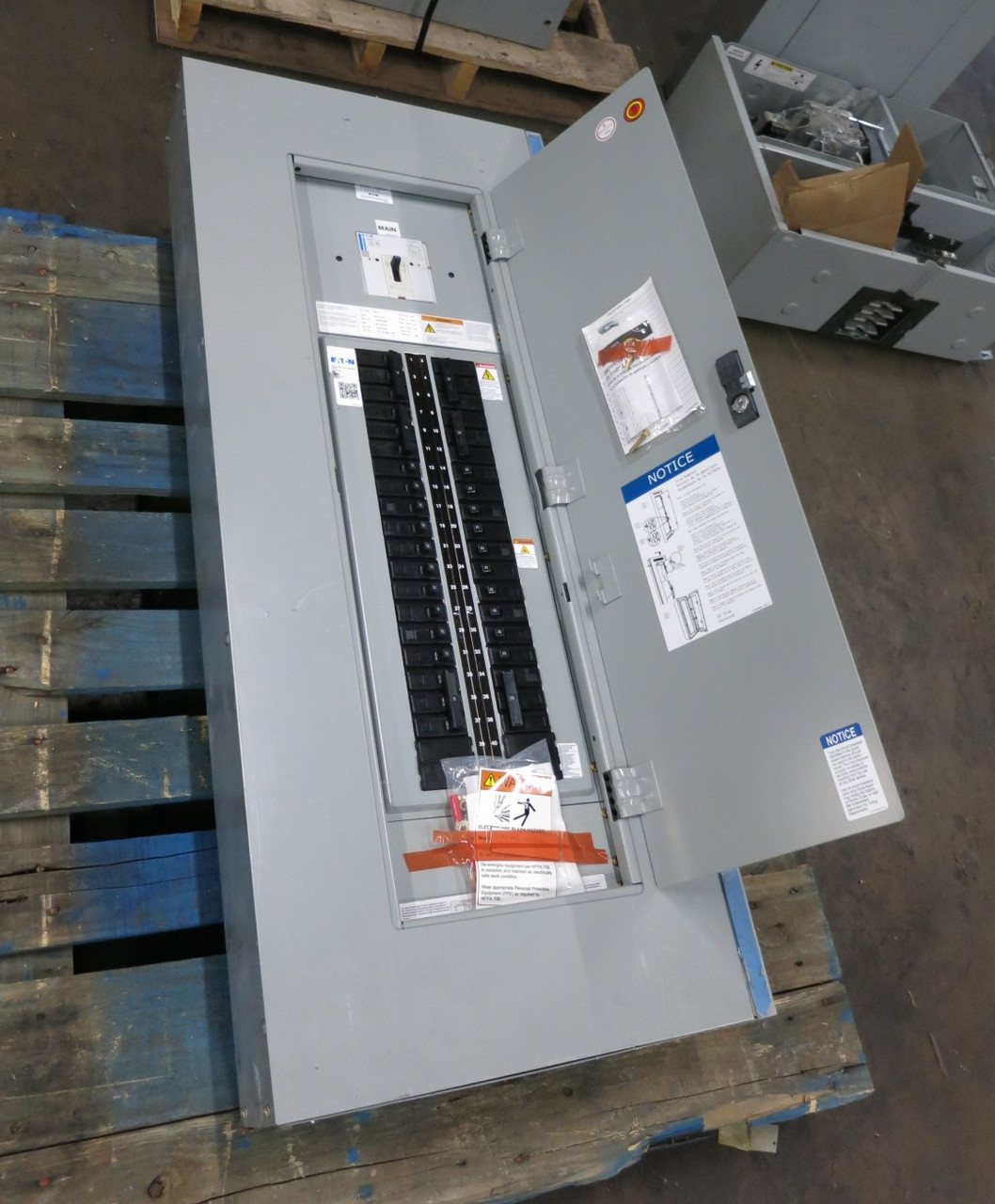 Eaton PRL1X 200A 208Y/120V Main Circuit Breaker Panel Board 3PH 4W 200 Amp PDD2 (DW8276-1)