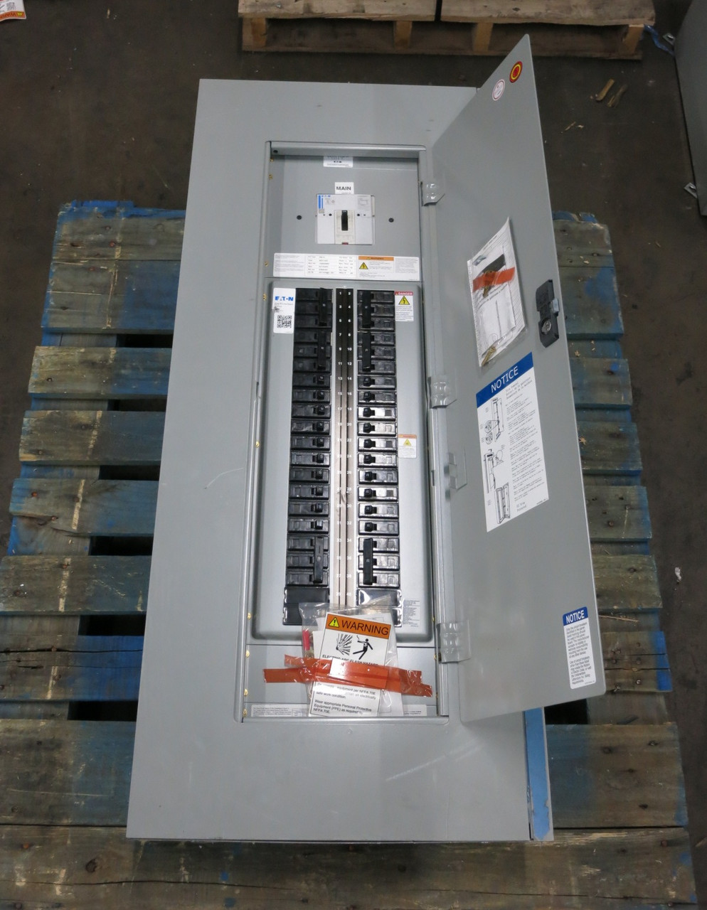 Eaton PRL1X 200A 208Y/120V Main Circuit Breaker Panel Board 3PH 4W 200 Amp PDD2 (DW8276-1)