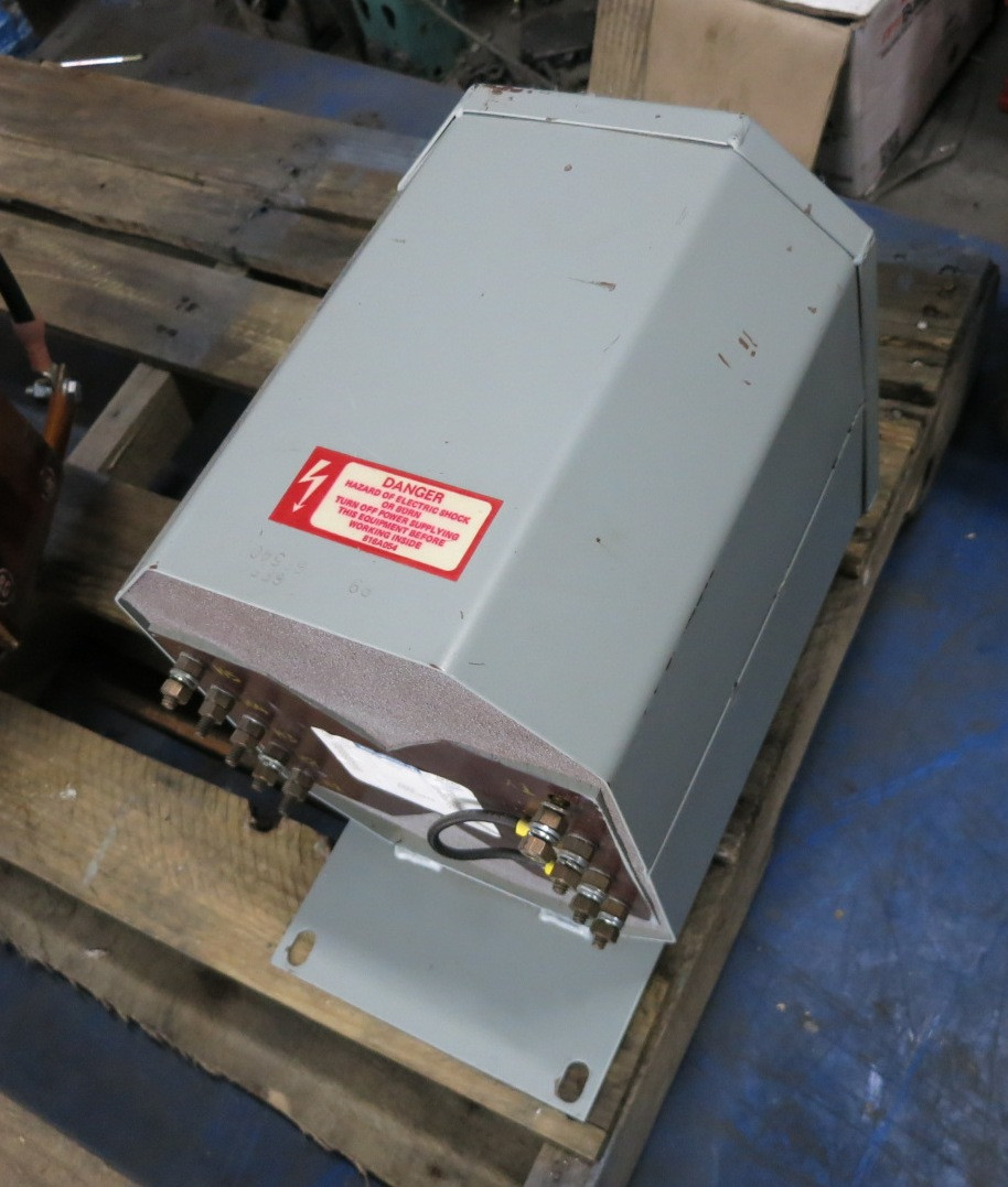 Westinghouse 7.5 kVA 480 to 120/240 V 1PH Type AP Transformer 6F540 480V Single (DW8274-1)