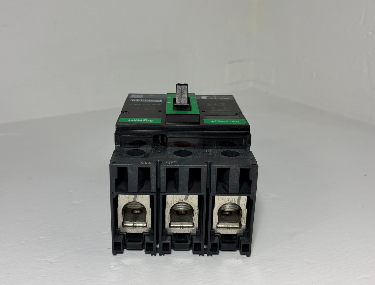Square D JGL36200 JG 250 PowerPacT Circuit Breaker w/ 200 Amp Trip 600V 3P 200A (EM5925-1)
