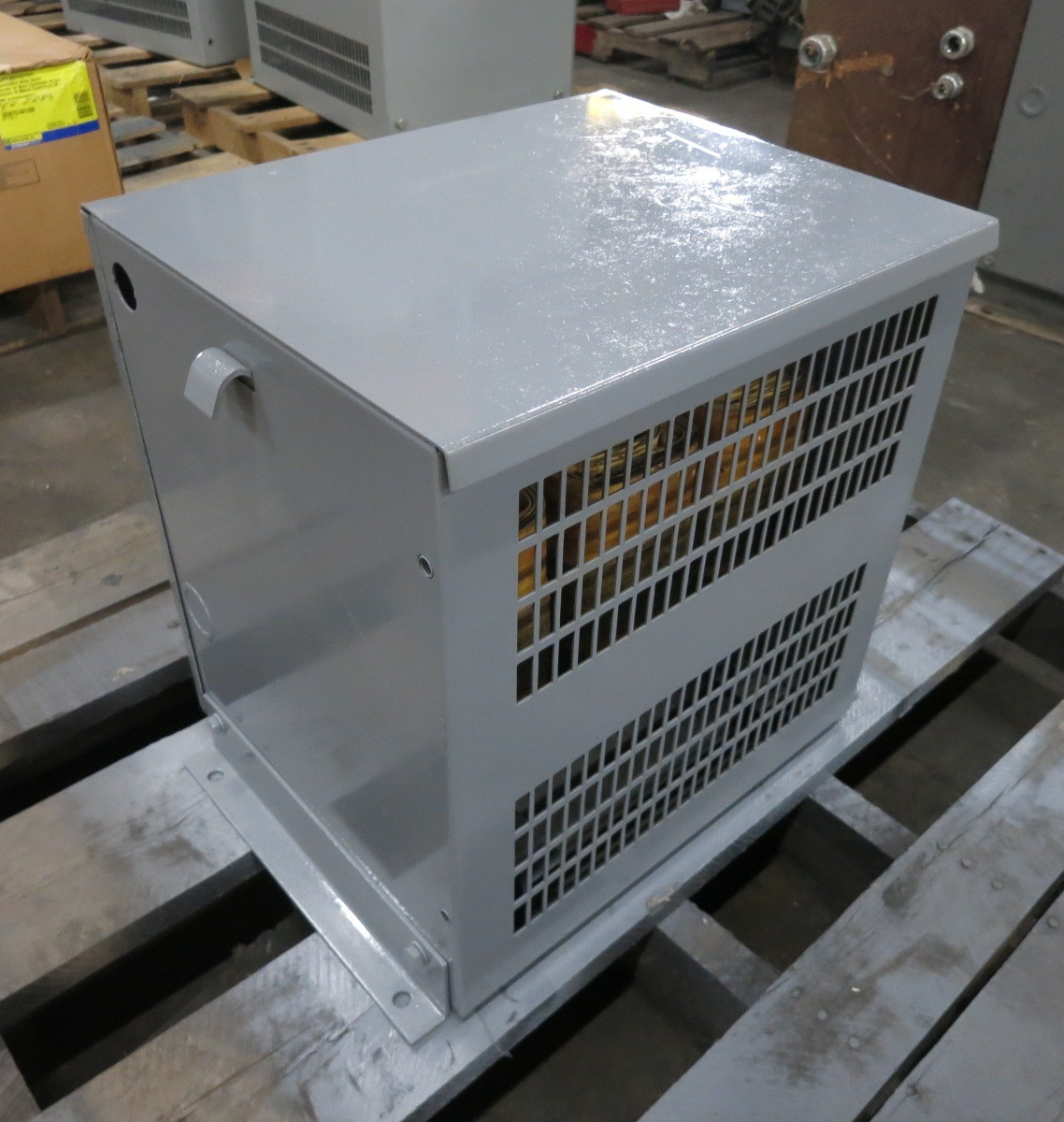 Hammond 15 kVA 600 Y to 240 Delta V 3PH Dry Type Transformer K159M 600V - 240V (DW8283-1)
