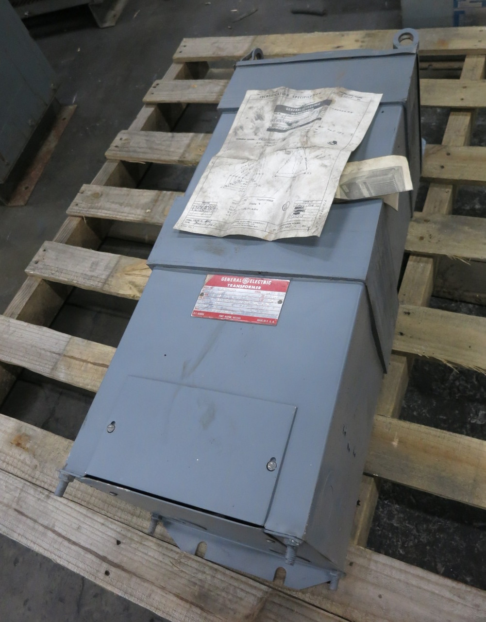 GE 15 kVA 480 Delta - 240 Delta V 3PH Dry Type Transformer 9T21A9305 480V - 240V (DW8281-1)
