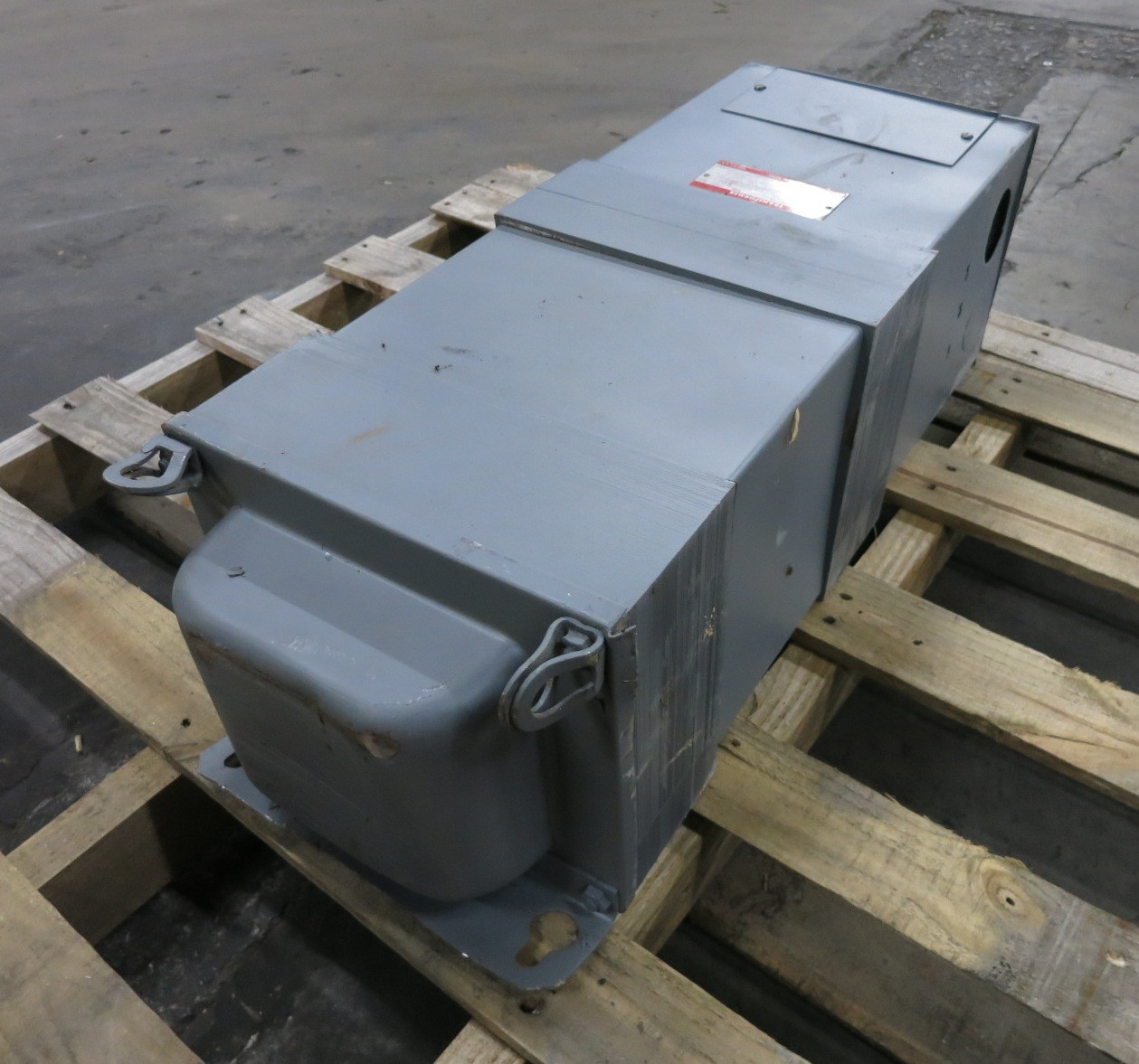 GE 15 kVA 480 Delta - 240 Delta V 3PH Dry Type Transformer 9T21A9305 480V - 240V (DW8281-1)