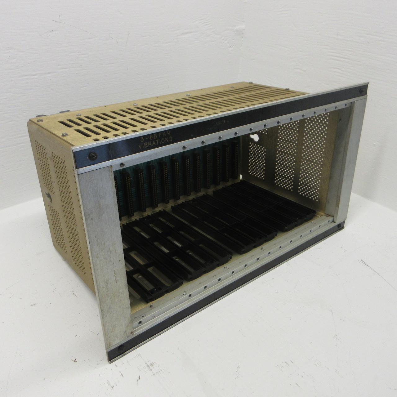 Bently Nevada 90060-04 Rack Chassis 13 Slot PLC Rack Unit Empty No Power Supply (AH1357-1)